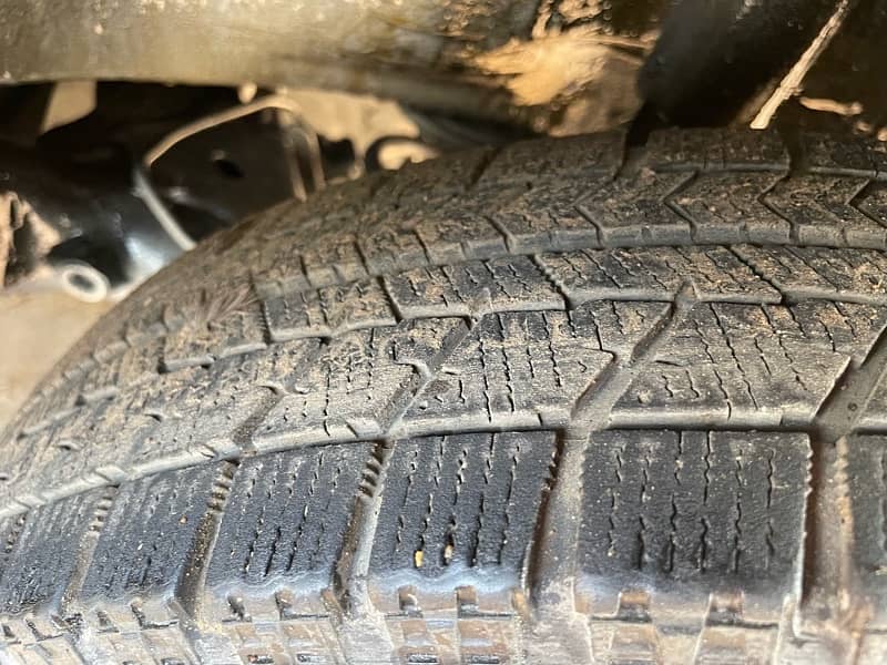 bridgestone tyres 185/40/13 with stepni 8