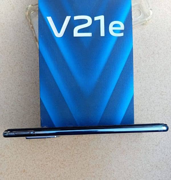 VIVO V21 E 12