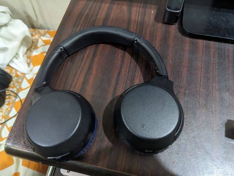 Sony WH-XB700 wireless headphones 2