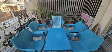 Super Fine Plastic Outdoor Table and Chairs Urgent Selling