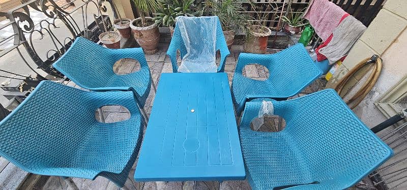 Super Fine Plastic Outdoor Table and Chairs Urgent Selling 1