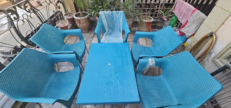 Super Fine Plastic Outdoor Table and Chairs Urgent Selling 2