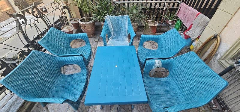 Super Fine Plastic Outdoor Table and Chairs Urgent Selling 3