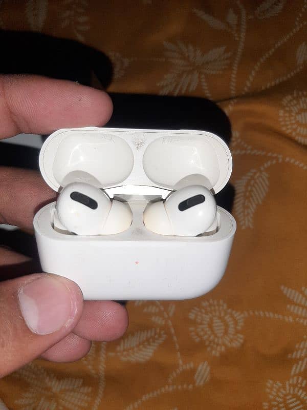 Apple Airpods pro Wireless Charging Case 2