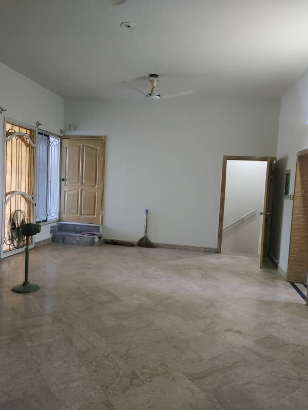 Beautiful 14 marla upper portion available for rent in g-11 Islamabad at maine road, 3 bedrooms with bathrooms, drawing, dining, TVL, car porch, All miters separate and water separate, near to markaz. Rent 160k 0