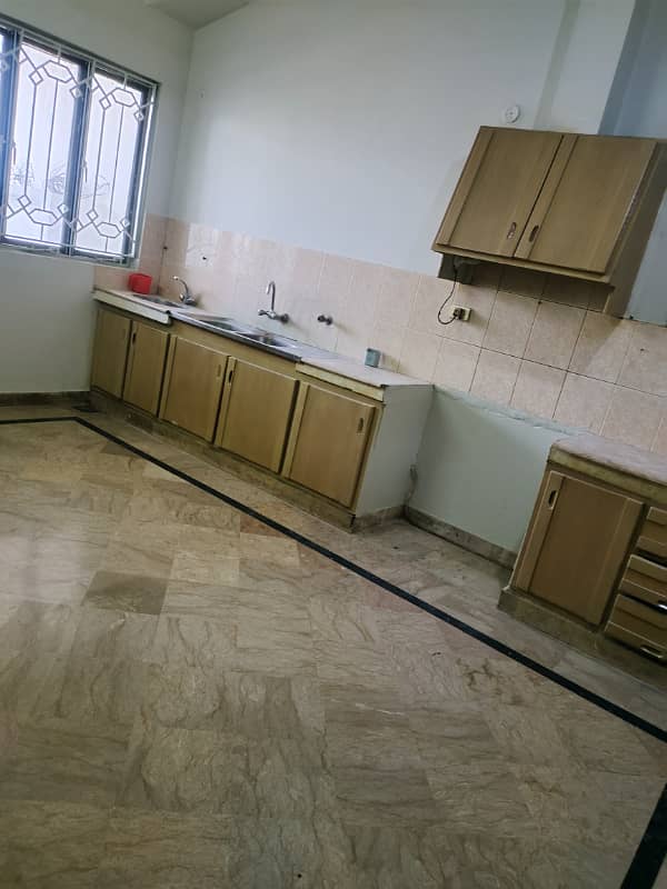 Beautiful 14 marla upper portion available for rent in g-11 Islamabad at maine road, 3 bedrooms with bathrooms, drawing, dining, TVL, car porch, All miters separate and water separate, near to markaz. Rent 160k 5