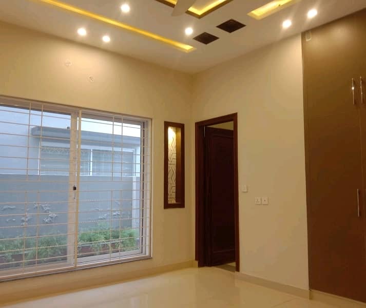 House For Sale In Rs. 35000000 7