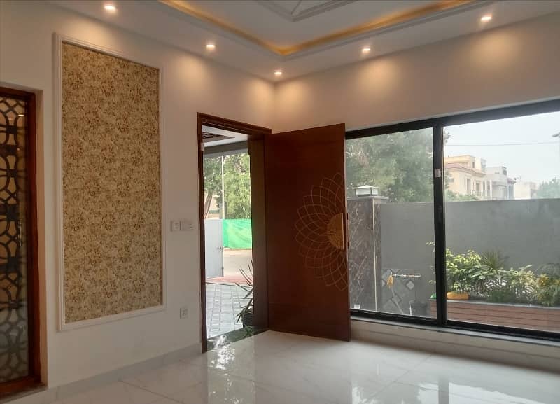 10 Marla House For Sale in Bahria Town 1