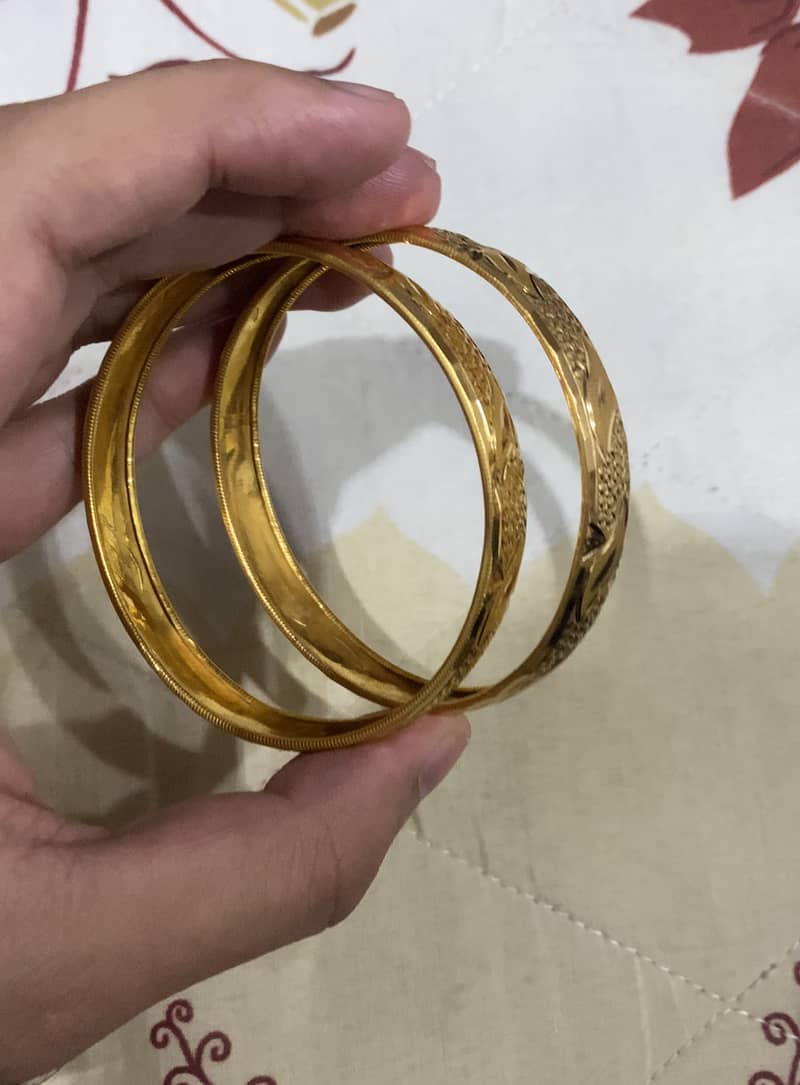 2 Gold bangles karay 0