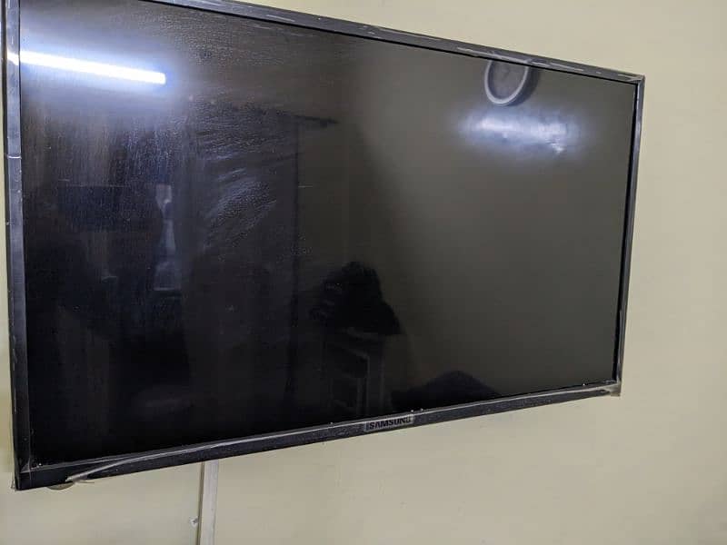 Samsung 32 inches lcd for sale 0