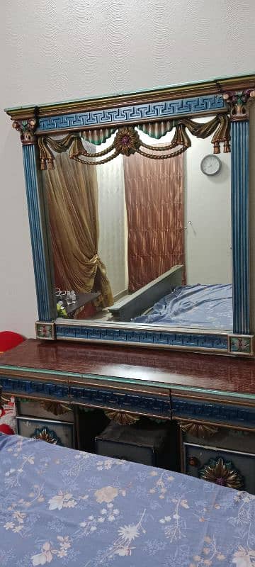 Dressing Table and large size mirror 0