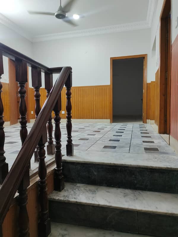 Beautiful 10 marla full house available for rent in g-10 Islamabad at big street, 6 bedrooms with bathrooms, 2 drawing, 2 dining, 2 TVL, car porch, All meters separate and water separate, near to park, near to markaz. 5