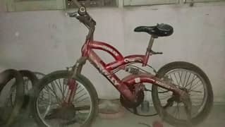 Rally bhahir ki cycle hain tub nahi dalti tair ma