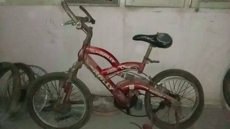 Rally bhahir ki cycle hain tub nahi dalti tair ma 1