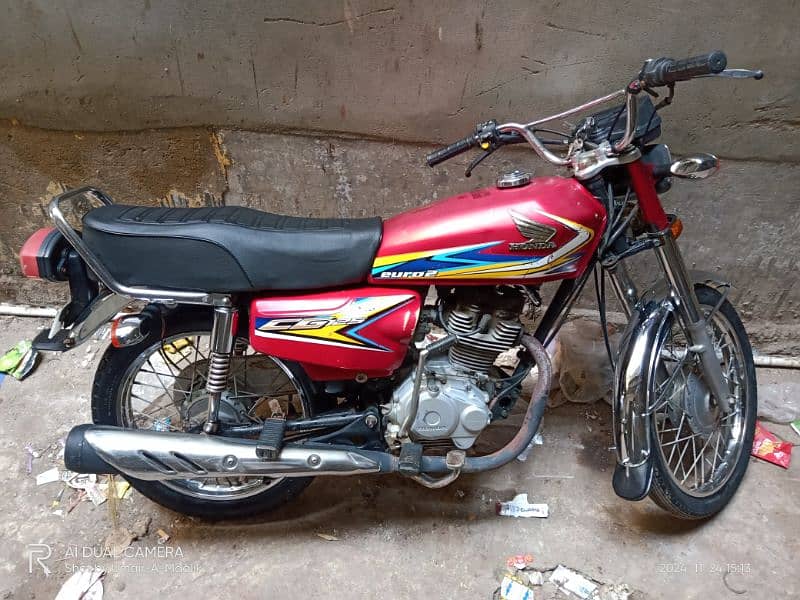 Honda 125 2019 ka end Karachi number 0/3/1/2/2/4/5/9/4/5/0 2