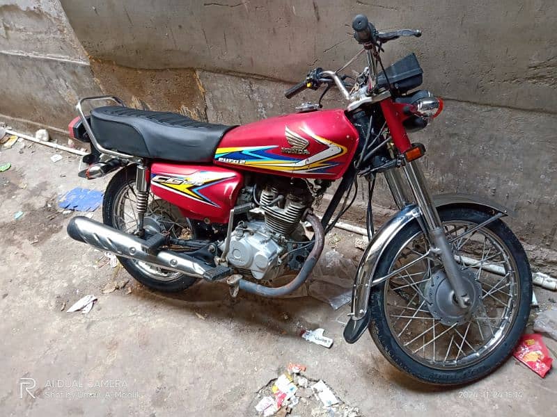 Honda 125 2019 ka end Karachi number 0/3/1/2/2/4/5/9/4/5/0 3