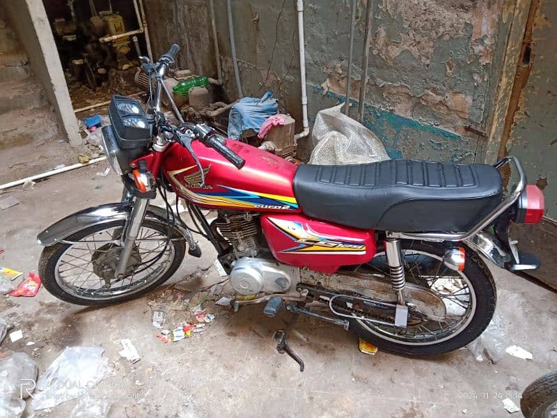 Honda 125 2019 ka end Karachi number 0/3/1/2/2/4/5/9/4/5/0 4