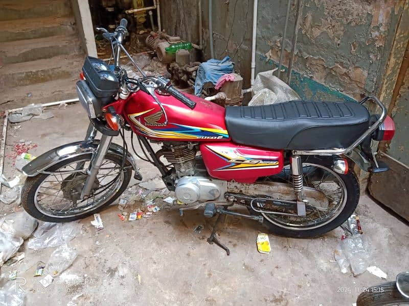 Honda 125 2019 ka end Karachi number 0/3/1/2/2/4/5/9/4/5/0 6