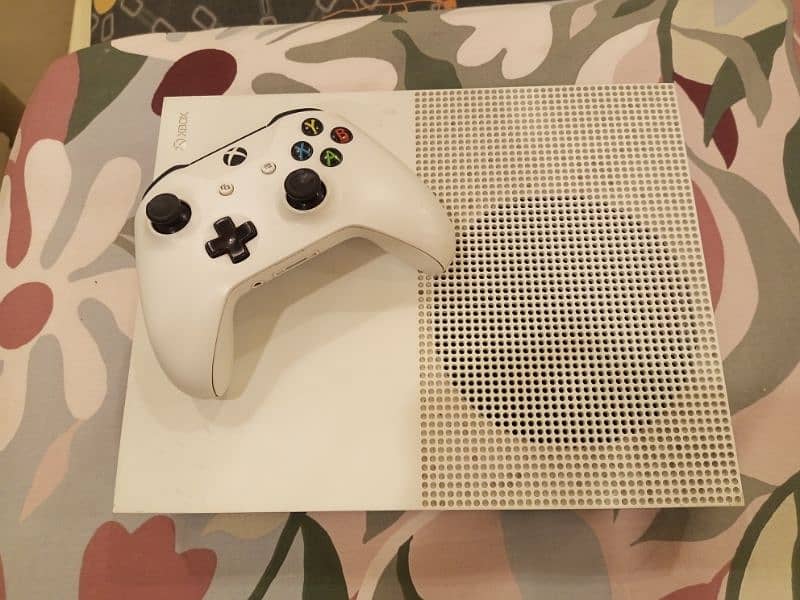 Xbox one S 1TB with 5 free games 1