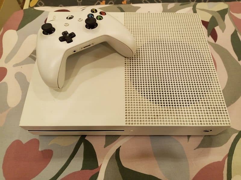 Xbox one S 1TB with 5 free games 2