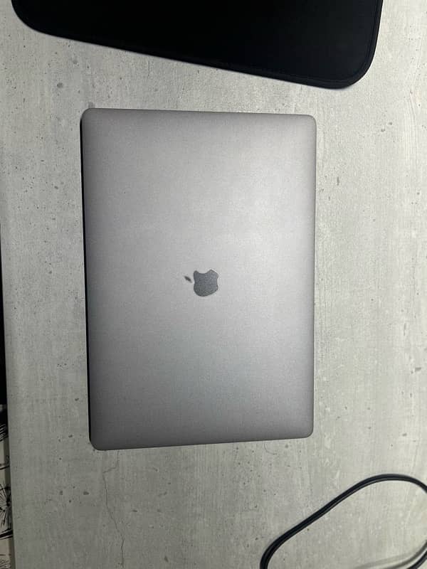 Macbook Pro 2019 i9 16inches display 32gbRam 1tb ssd 6