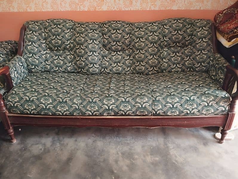 selling sofas in good condition 1