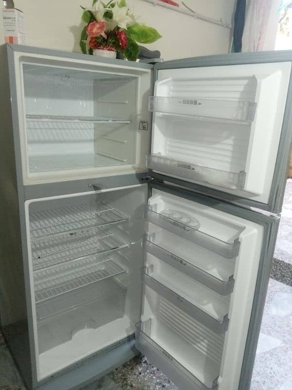 Dawlance Medium Size Refrigerator - Energy Efficient, Stylish Design 1