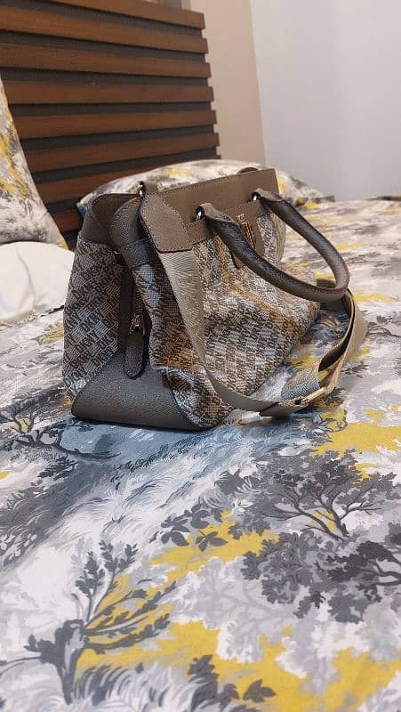 DkNY Women Shoulder bag imported. 3