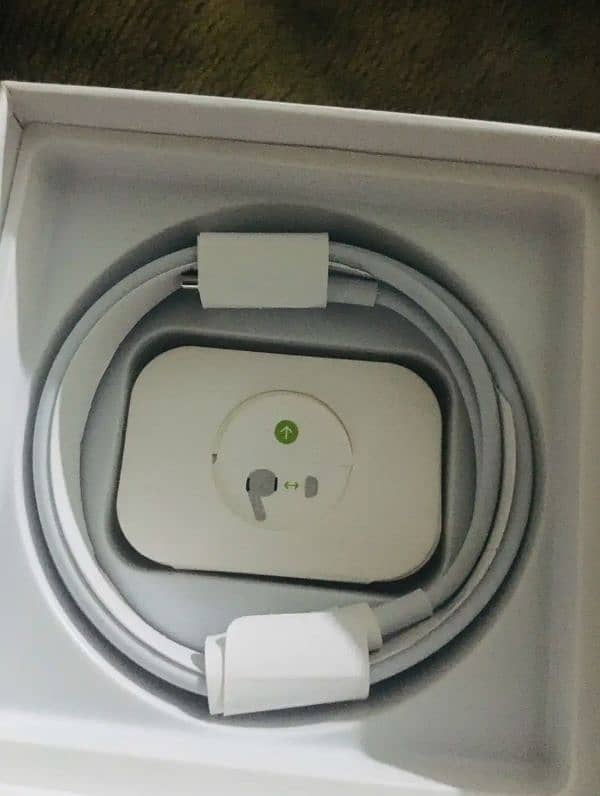 Apple Airpods Pro 2 (2nd Generation) ANC activated 7