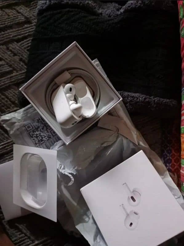 Apple Airpods Pro 2 (2nd Generation) ANC activated 8