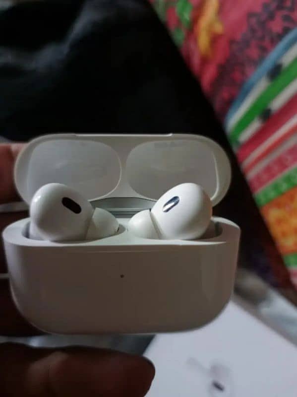 Apple Airpods Pro 2 (2nd Generation) ANC activated 10