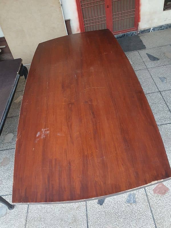 A beautiful Dining table for sale. Price Rs. 25000/= 0