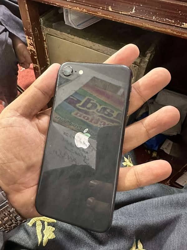 iPhone se 2020 4