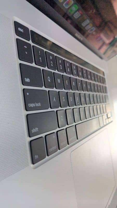 Apple MacBook pro 2019 Touch Bar i7 4