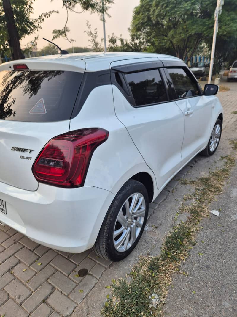 Suzuki Swift GL CVT 2022 4