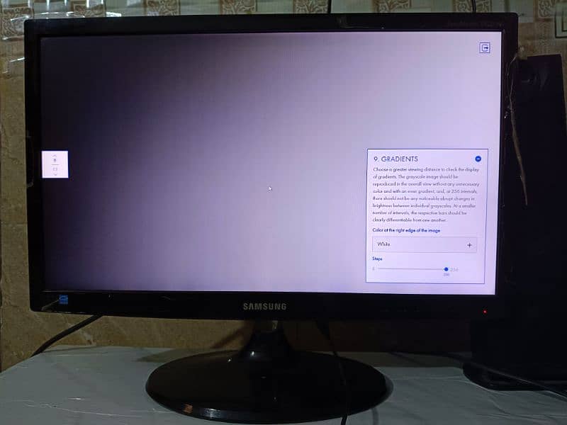 Samsung SycMaster S22B350 22-inch LED Monitor - Full HD, 7