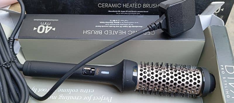 Diva Pro Styling:  Ceramic Heated Brush 40MM 0