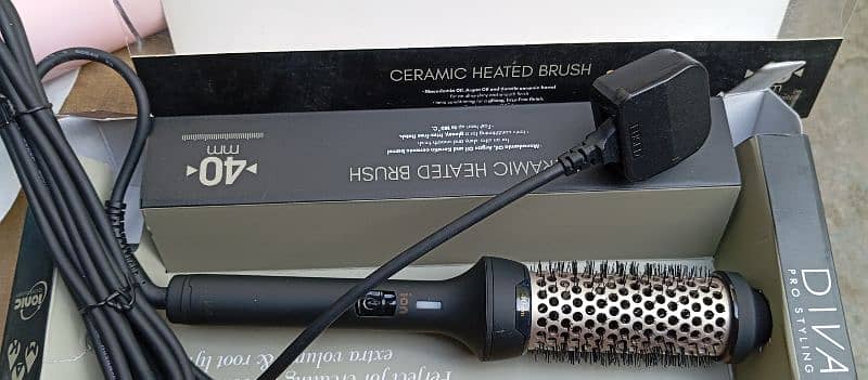 Diva Pro Styling:  Ceramic Heated Brush 40MM 1