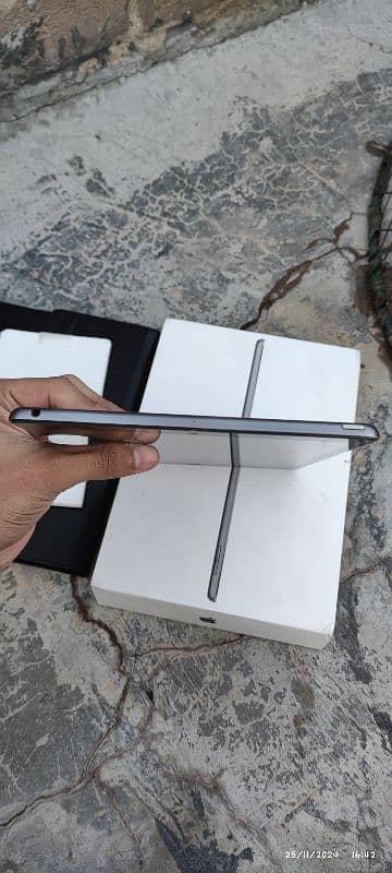 iPad 9th Genaration with box and Cover 3