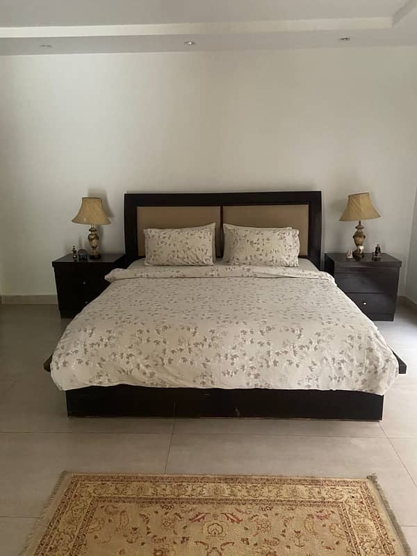 Wooden bed set for sale 0