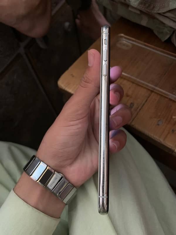 IPhone XS Max 256gb pta approved 5