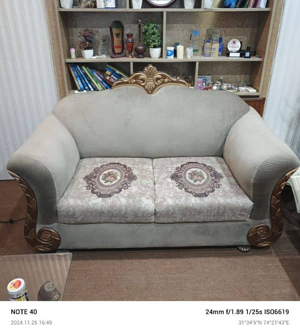 sofa set in 10/10 condition 1