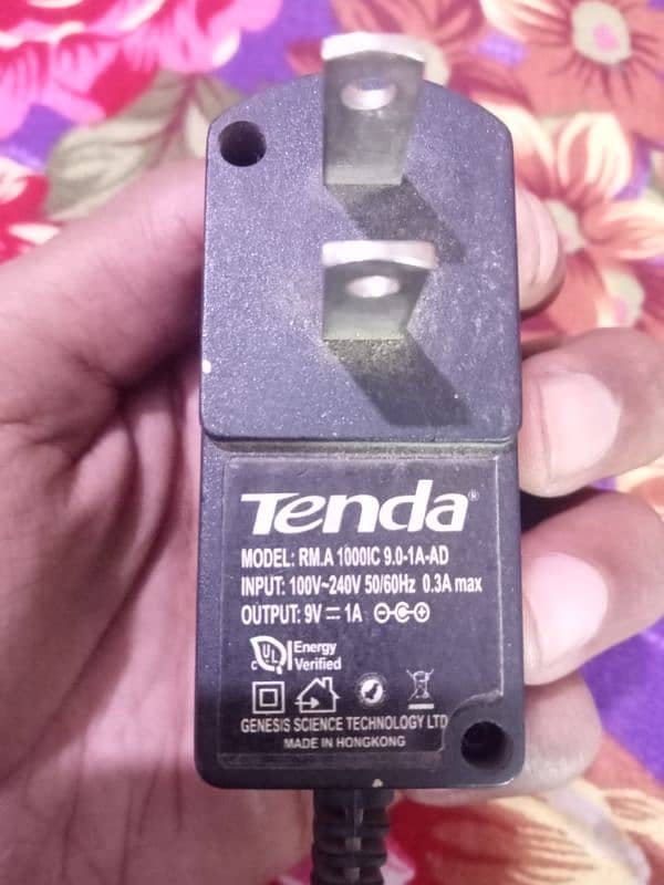 Tenda router with adapter 3