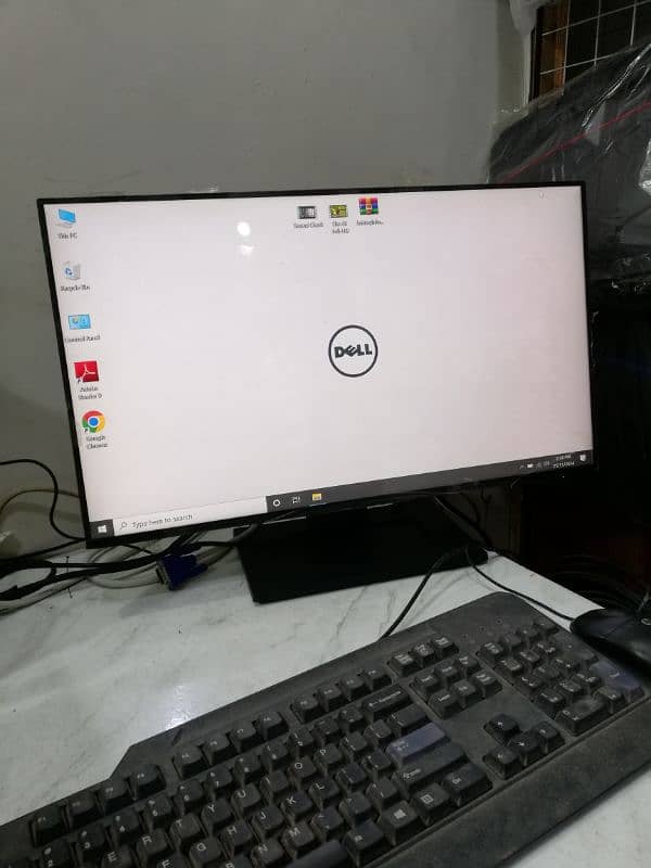 Dell UltraSharp 24" Borderless USB-C Hub Monitor (Year: 2022) 8