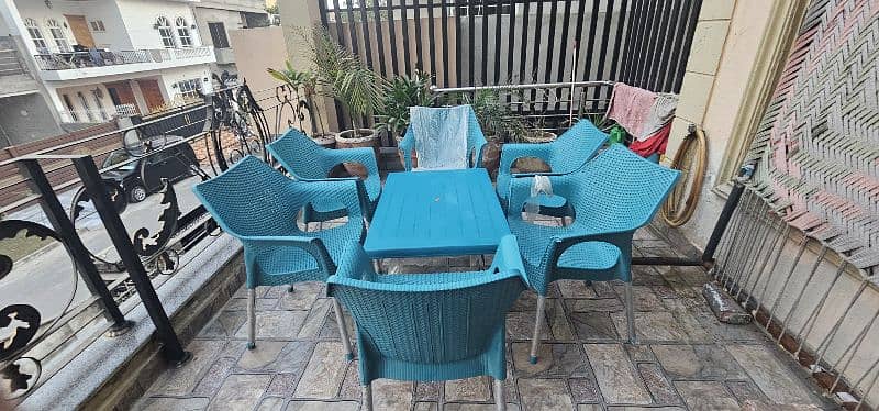 Super Fine Plastic Outdoor Table and Chairs Urgent Selling 4