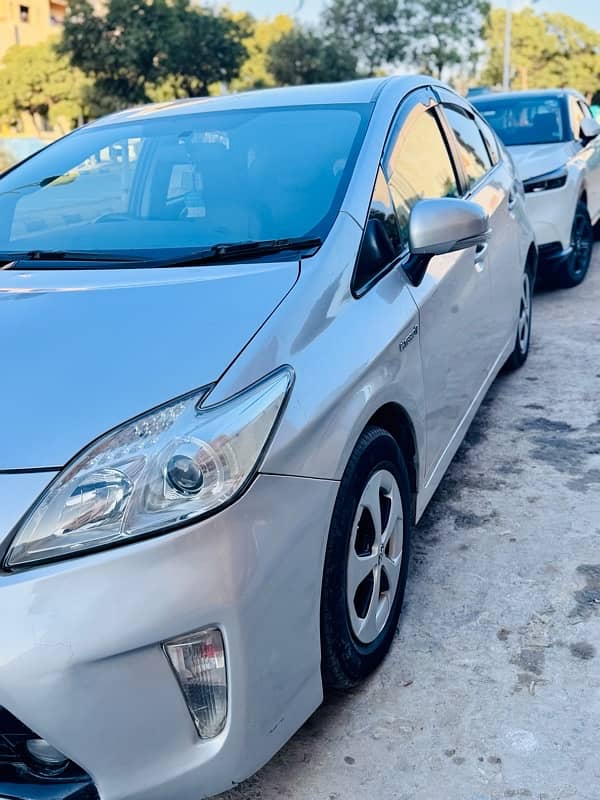 Toyota Prius model 2012, import / registered 2015 3