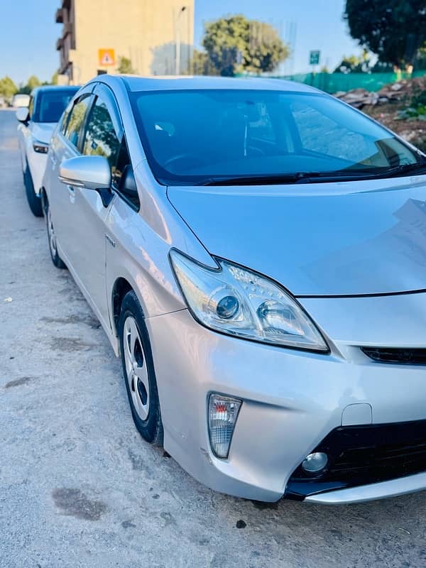 Toyota Prius model 2012, import / registered 2015 4