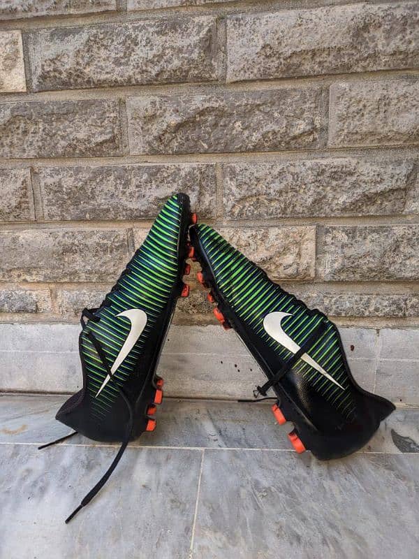 football shoes 13