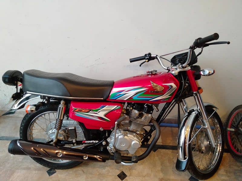 Honda 125 Red color 0