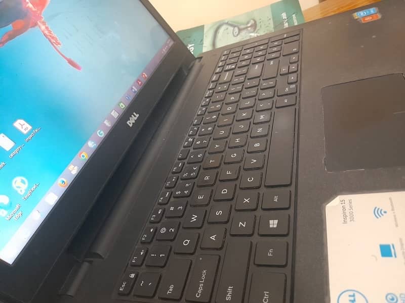 Laptop Inspiron 15 (3000)  i3-400 4